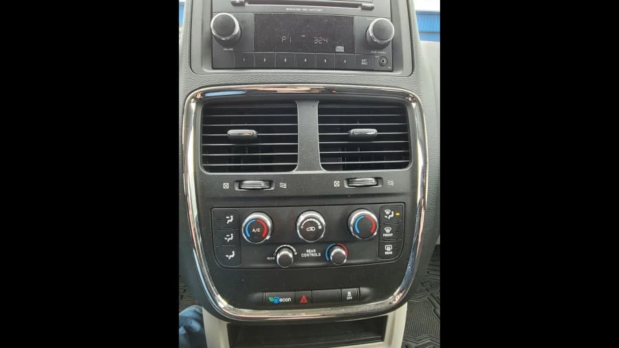 2013 Dodge Caravan - Image 5 of 5
