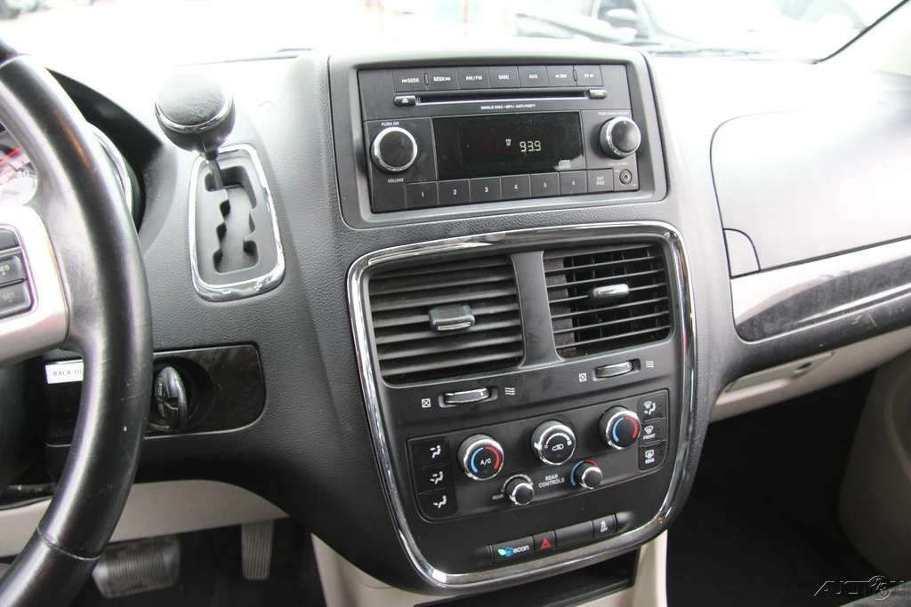 2013 Dodge Caravan - Image 16 of 21