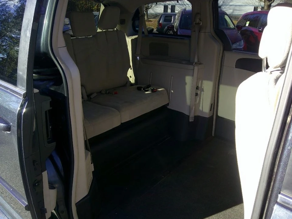 2013 Dodge Caravan - Image 2 of 21