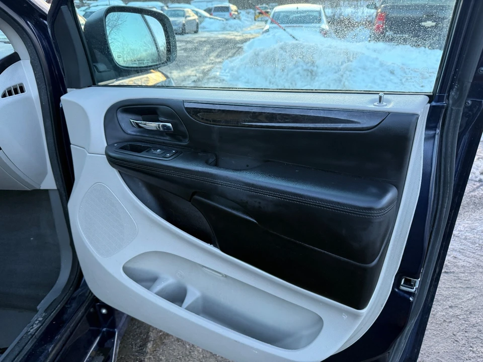 2013 Dodge Caravan - Image 12 of 20