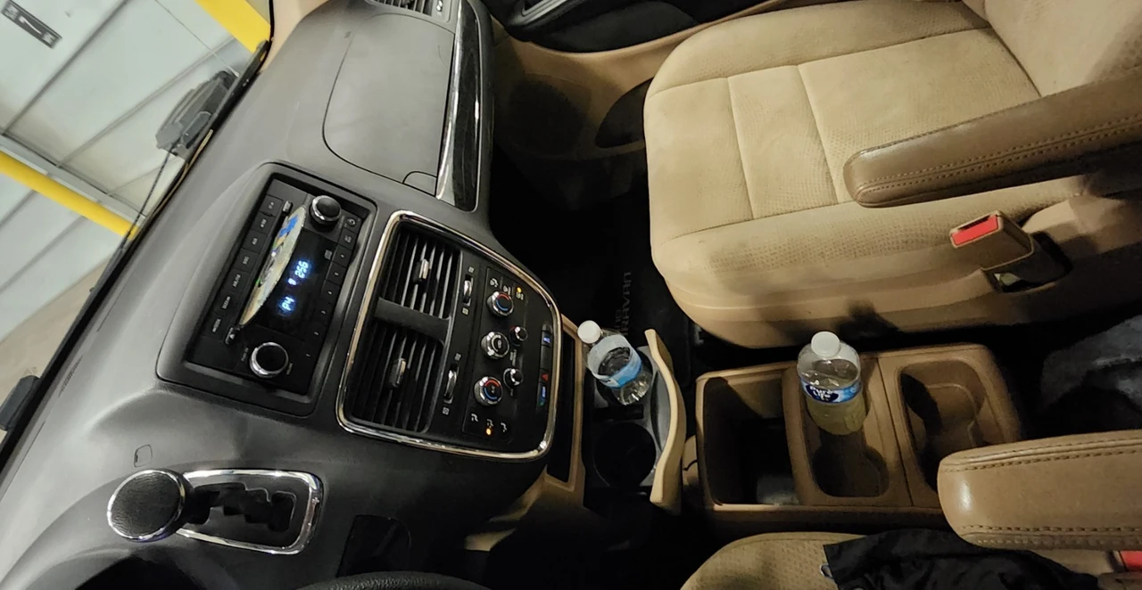 2013 Dodge Caravan - Image 9 of 20