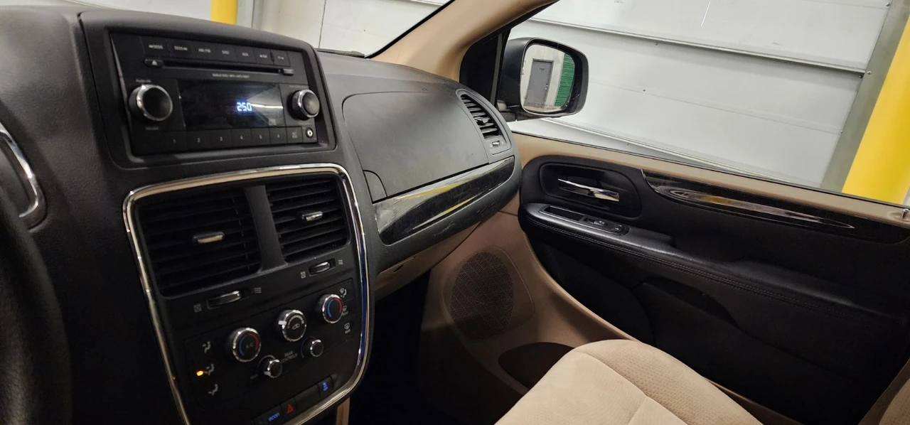 2013 Dodge Caravan - Image 10 of 20