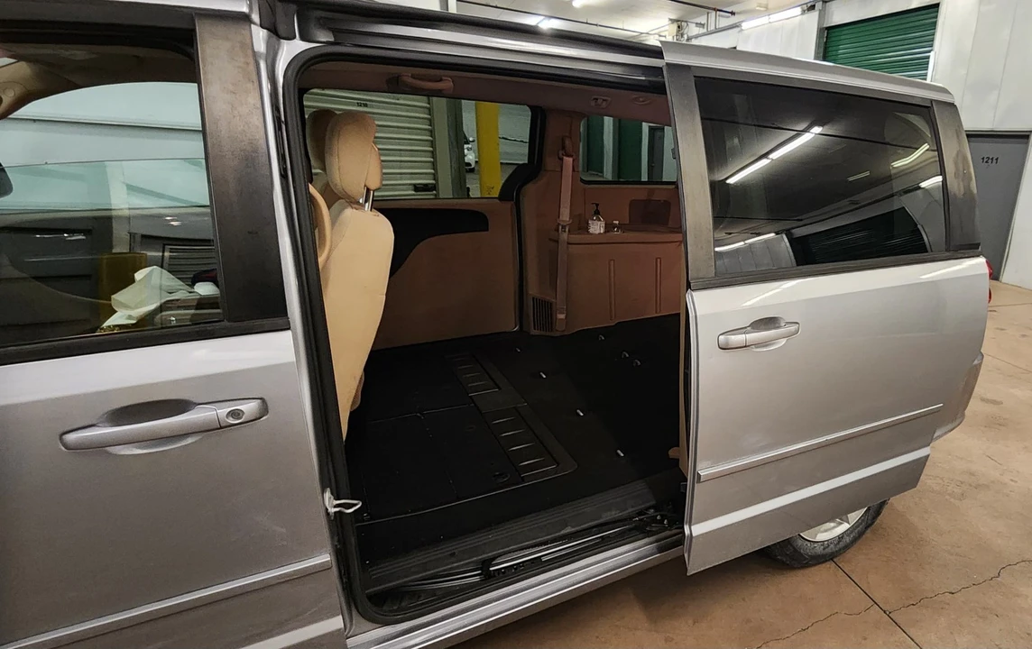 2013 Dodge Caravan - Image 4 of 20
