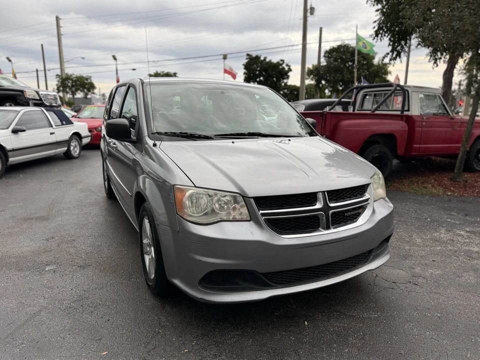 2013 Dodge Caravan - Image 9 of 12