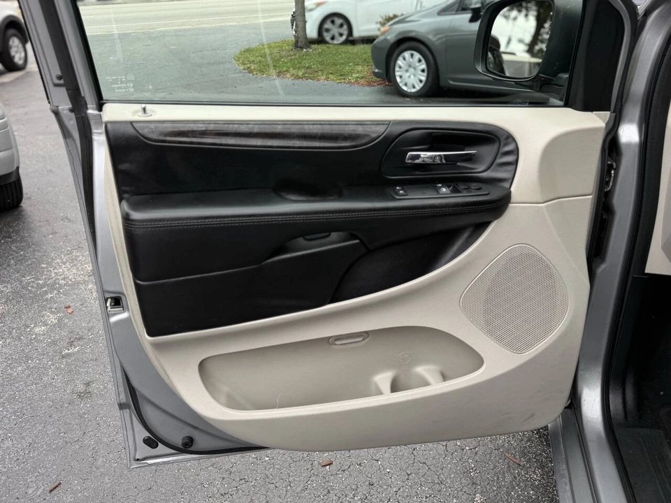 2013 Dodge Caravan - Image 12 of 21