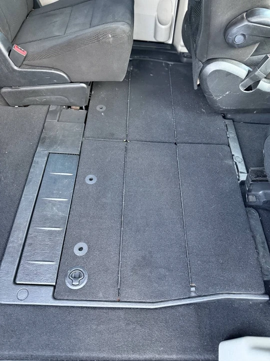 2013 Dodge Caravan - Image 19 of 21