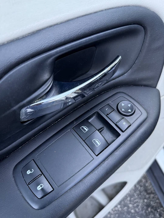2013 Dodge Caravan - Image 9 of 21