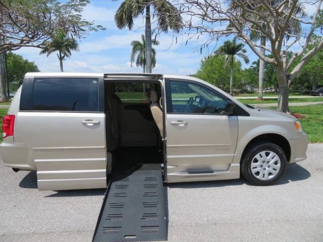 2013 Dodge Caravan - Image 2 of 21