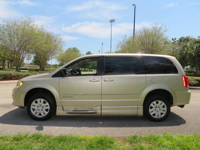 2013 Dodge Caravan - Image 10 of 21