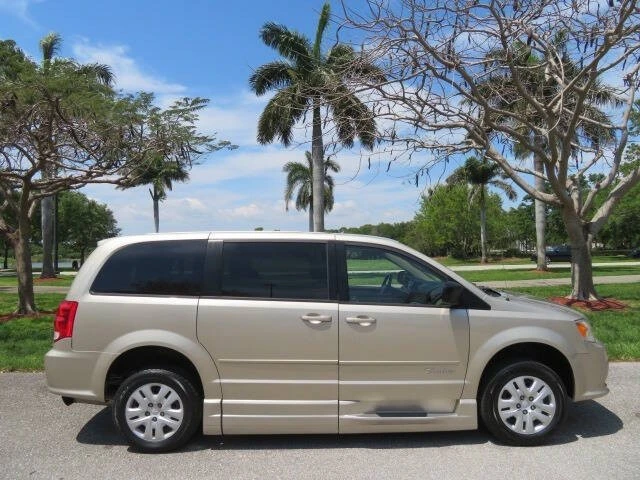 2013 Dodge Caravan - Image 16 of 21
