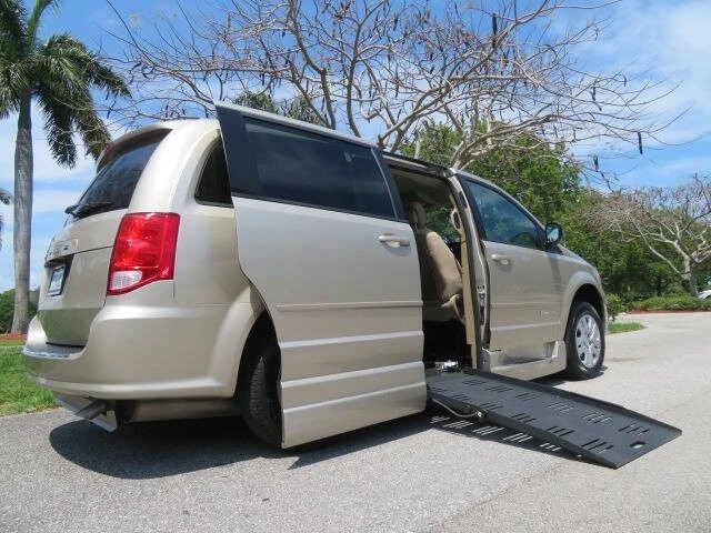 2013 Dodge Caravan - Image 3 of 21