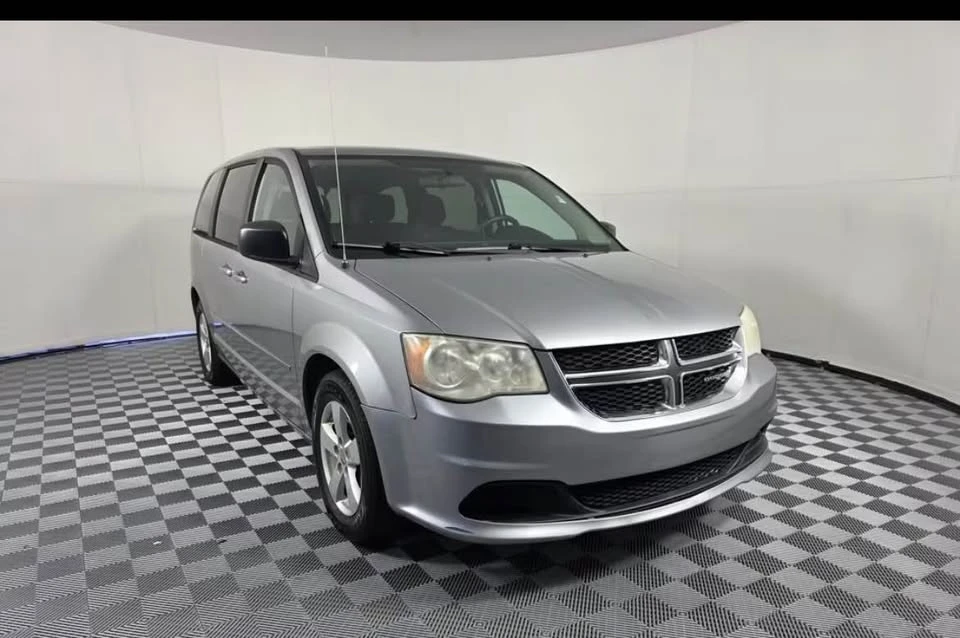 2013 Dodge Caravan - Image 2 of 3