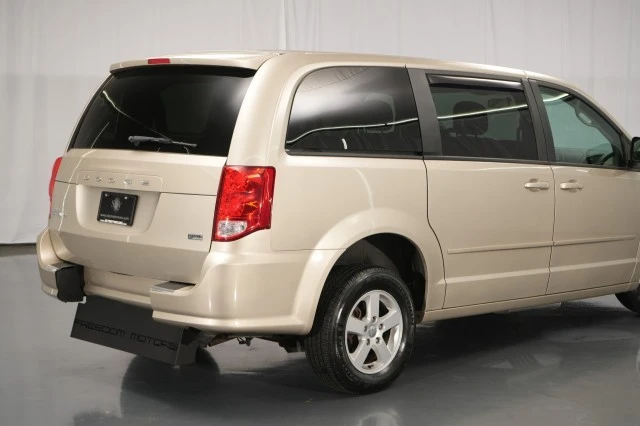 2013 Dodge Caravan - Image 16 of 21