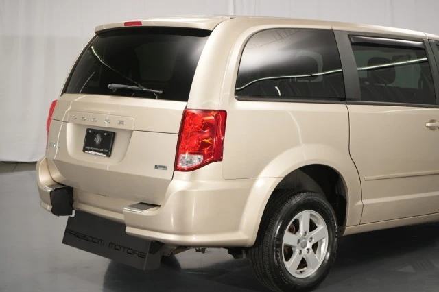 2013 Dodge Caravan - Image 17 of 21