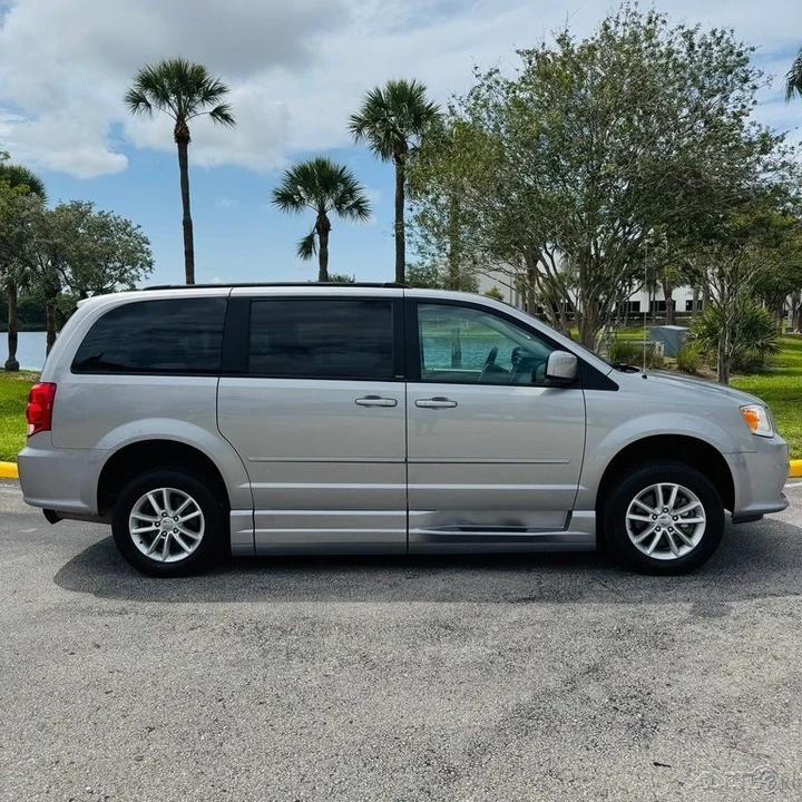 2013 Dodge Caravan - Image 9 of 21