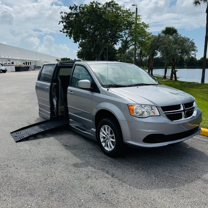 2013 Dodge Caravan - Image 2 of 21