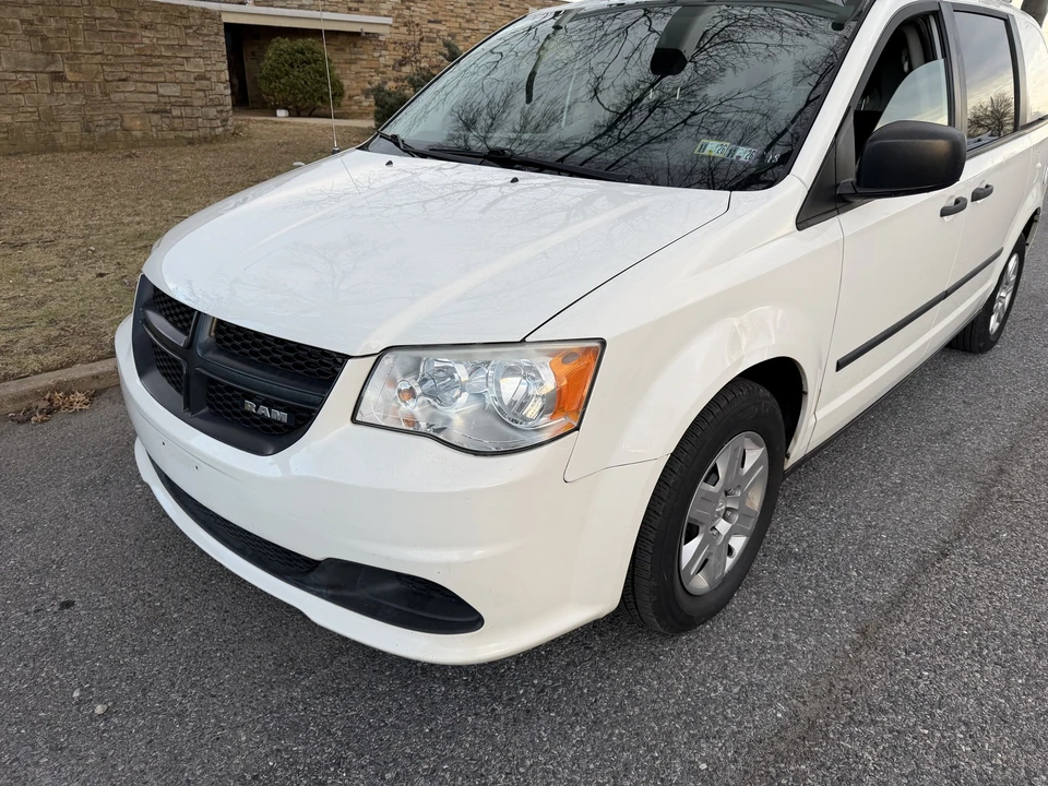 2013 Dodge Caravan - Image 3 of 21