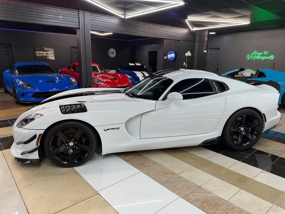 2013 Dodge Viper 5th Gen - Image 2 of 12