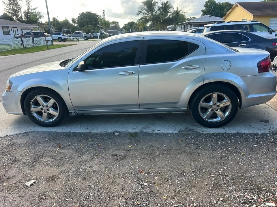 2013 Dodge Avenger Sedan - Image 10 of 10
