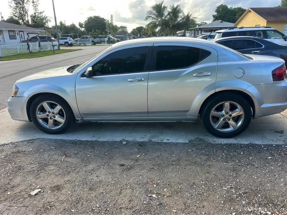 2013 Dodge Avenger Sedan - Image 9 of 10