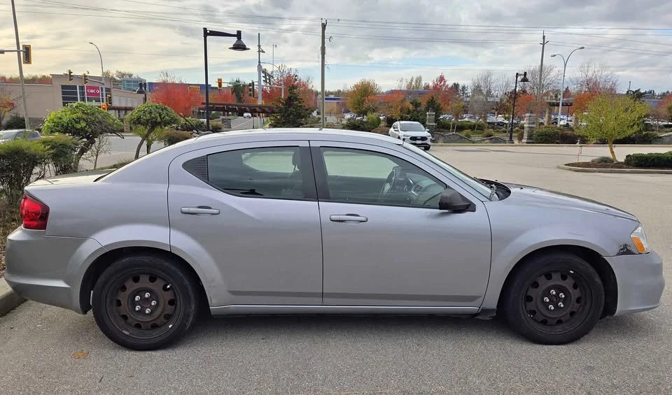 2013 Dodge Avenger Sedan - Image 4 of 11