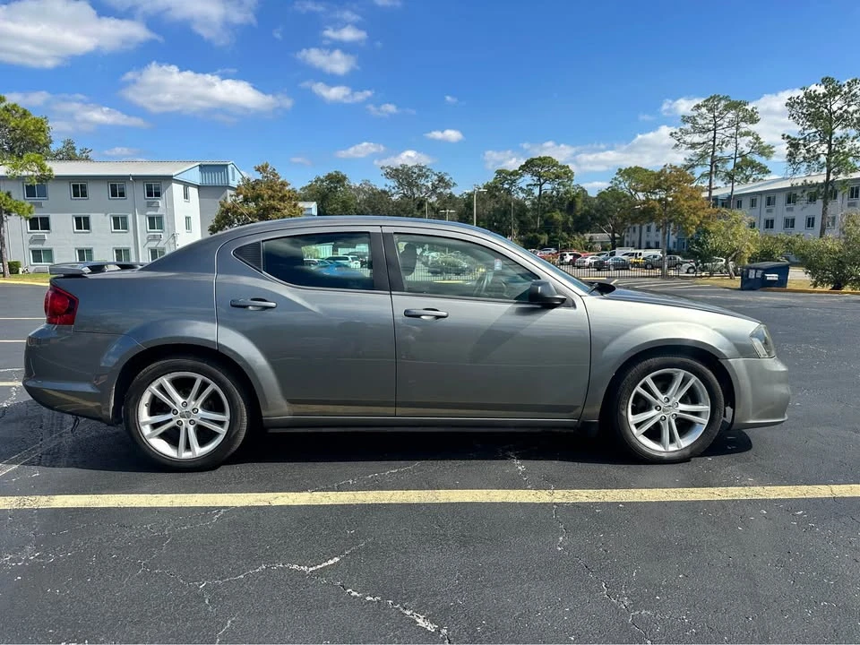 2013 Dodge Avenger Sedan - Image 4 of 13