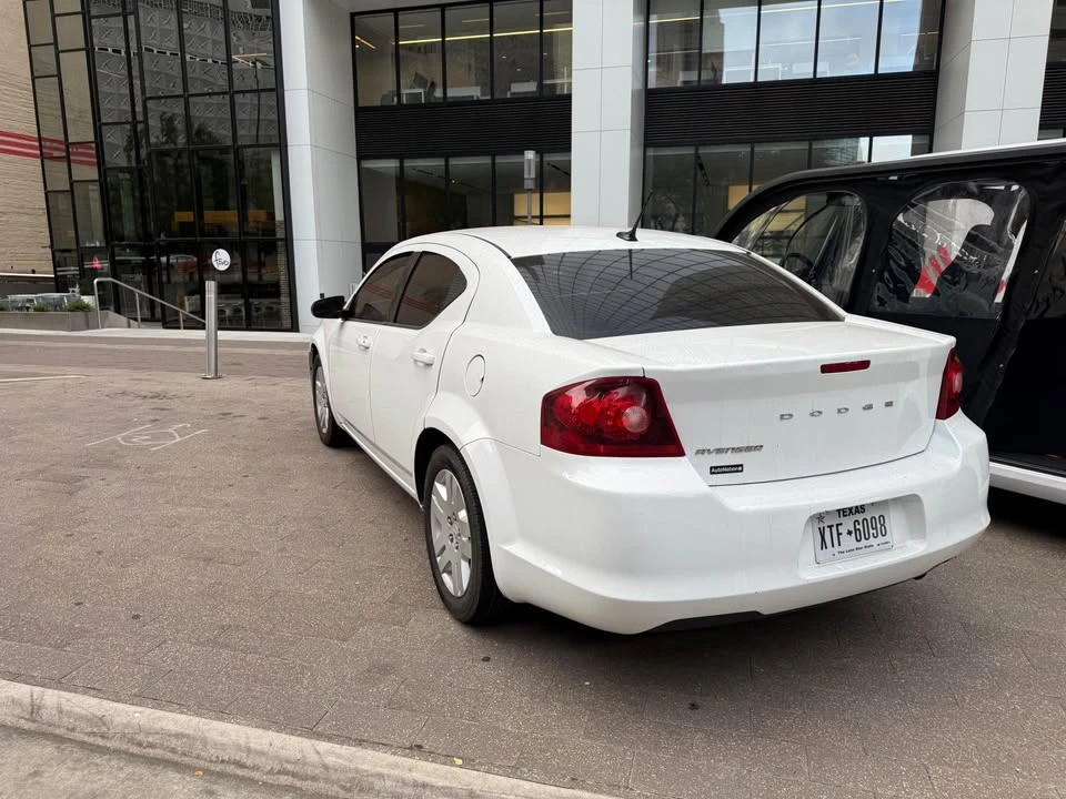 2013 Dodge Avenger Sedan - Image 4 of 9