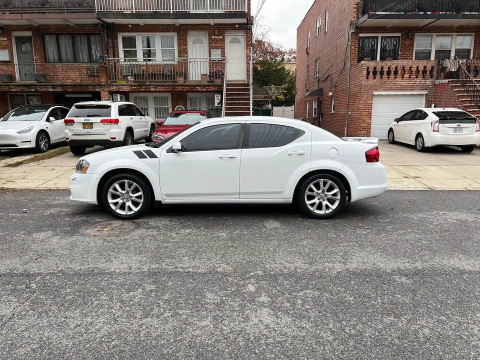 2013 Dodge Avenger Sedan - Image 2 of 17