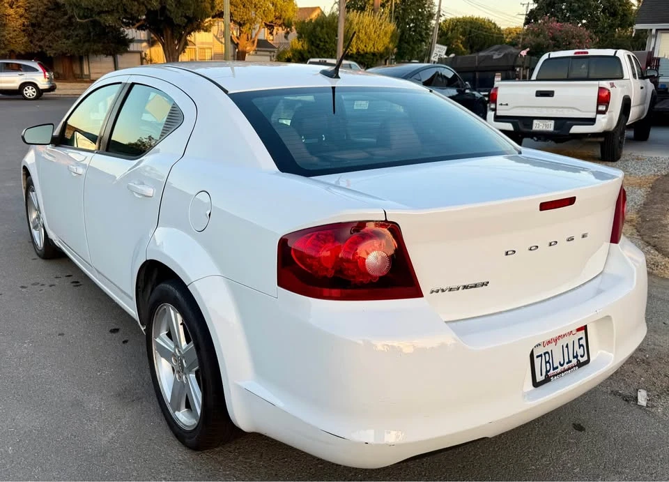 2013 Dodge Avenger Sedan - Image 7 of 12