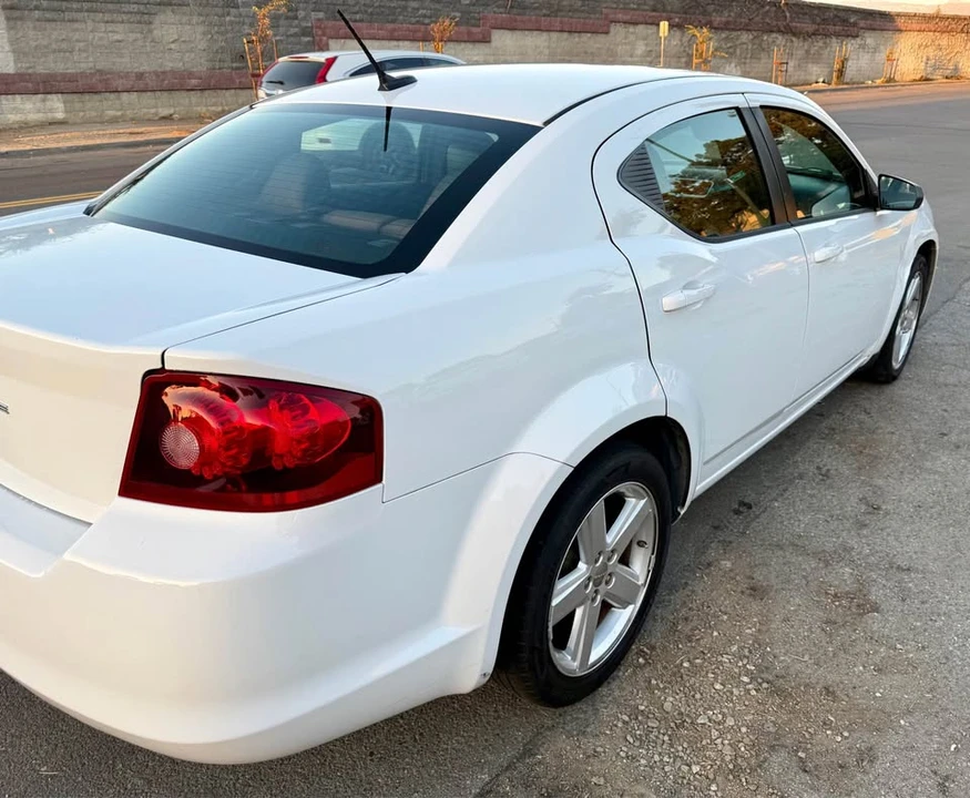 2013 Dodge Avenger Sedan - Image 4 of 10