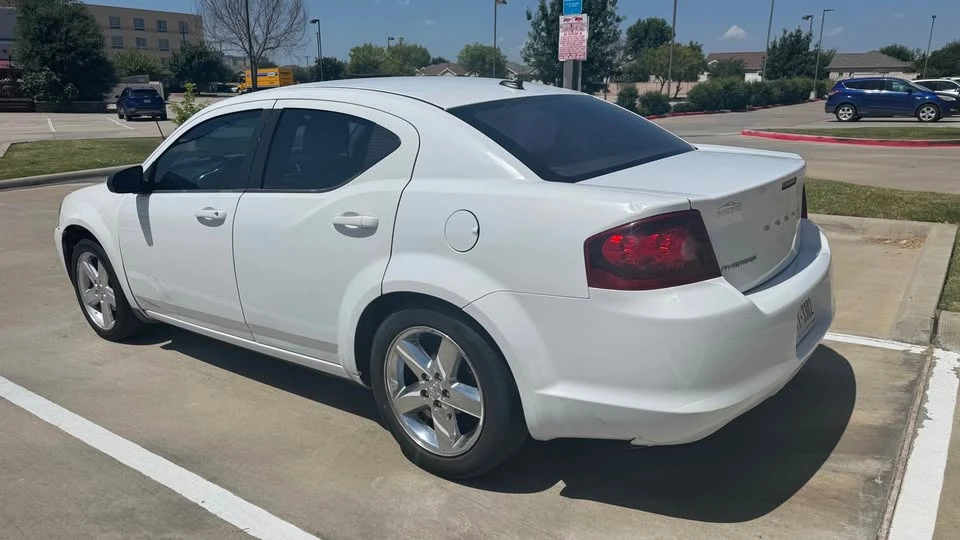 2013 Dodge Avenger Sedan - Image 5 of 10