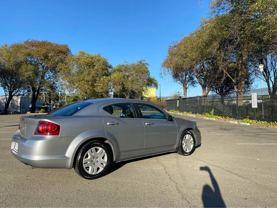 2013 Dodge Avenger Sedan - Image 4 of 11