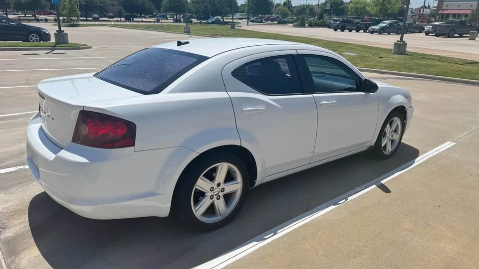 2013 Dodge Avenger Sedan - Image 4 of 10