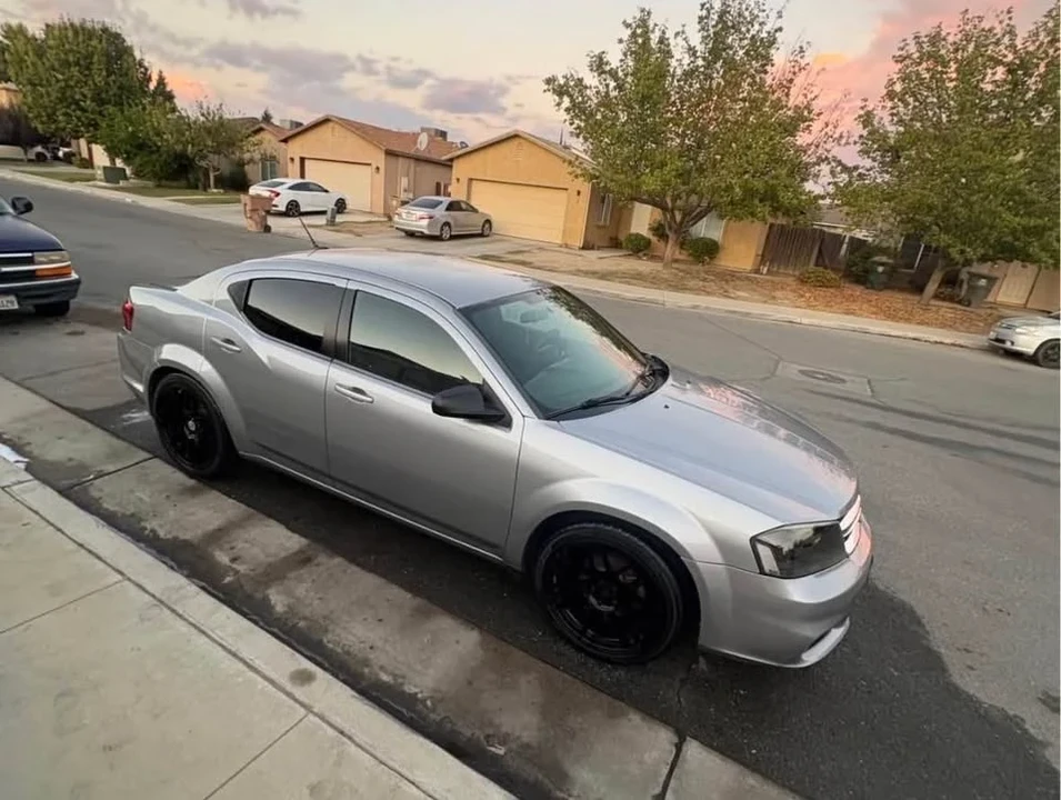 2013 Dodge Avenger Sedan - Image 2 of 3