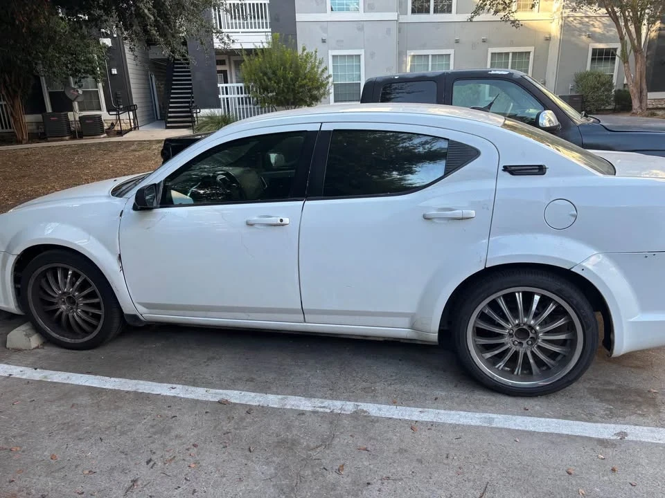 2013 Dodge Avenger Sedan - Image 2 of 20