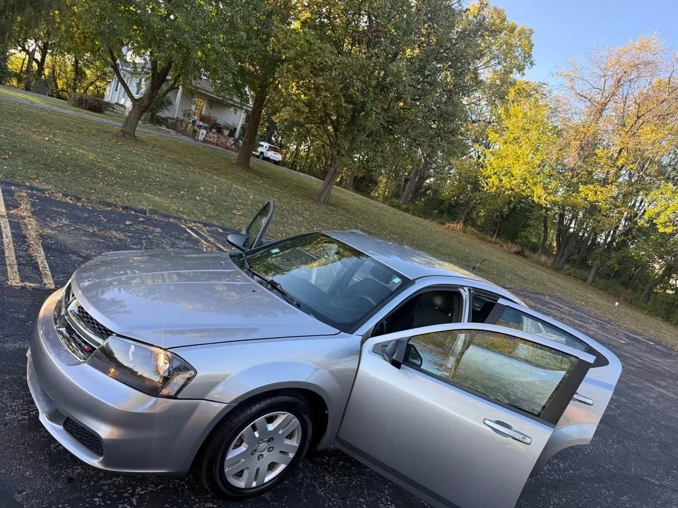 2013 Dodge Avenger Sedan - Image 10 of 17