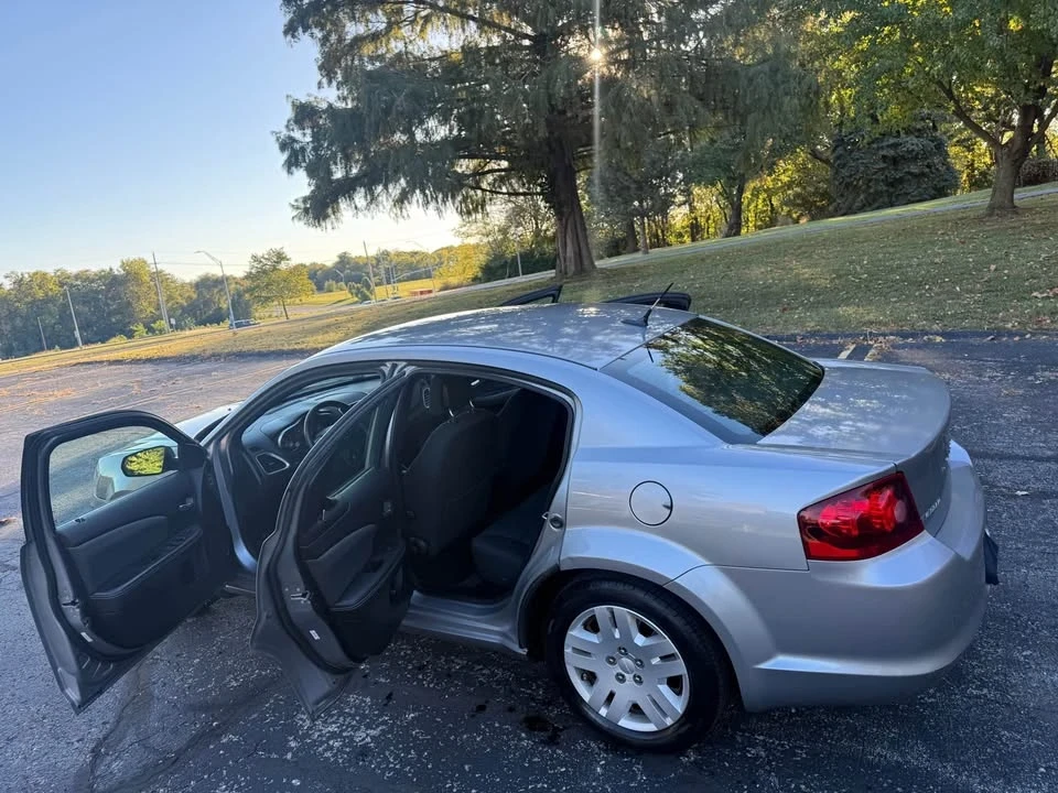 2013 Dodge Avenger Sedan - Image 9 of 17