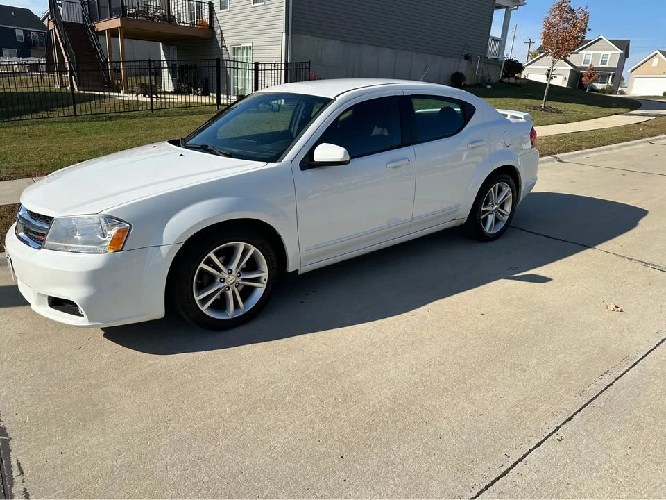 2013 Dodge Avenger Sedan - Image 2 of 12