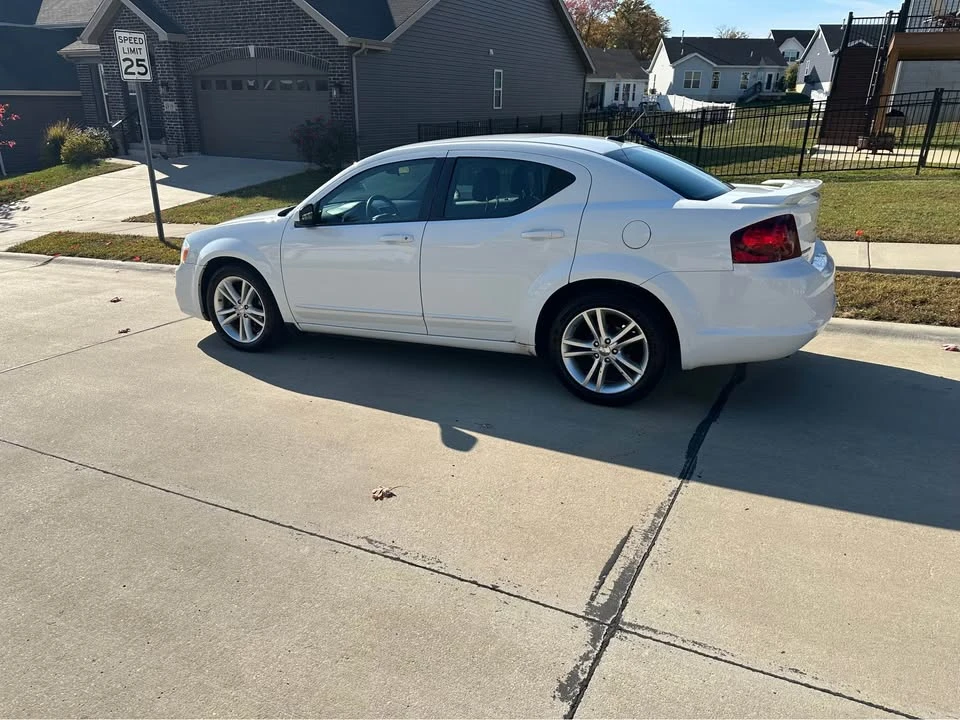 2013 Dodge Avenger Sedan - Image 5 of 12