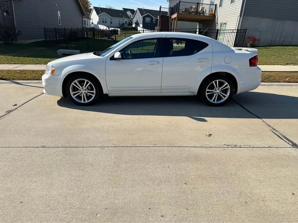2013 Dodge Avenger Sedan - Image 3 of 12