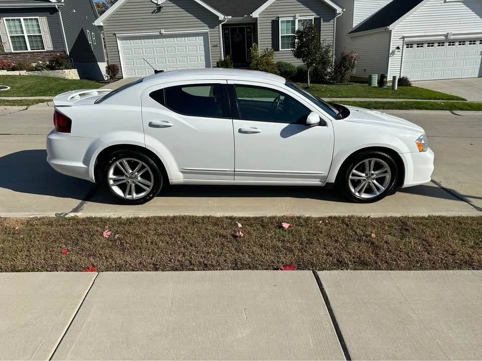 2013 Dodge Avenger Sedan - Image 4 of 12