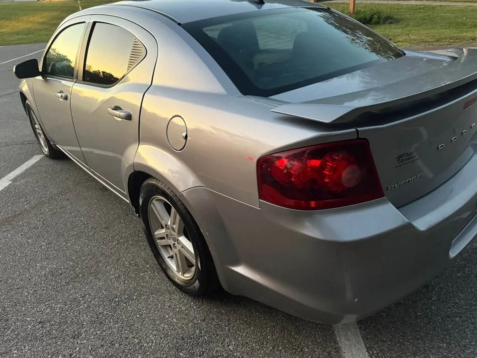 2013 Dodge Avenger Sedan - Image 11 of 15