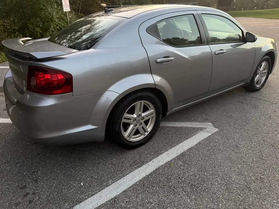 2013 Dodge Avenger Sedan - Image 8 of 15