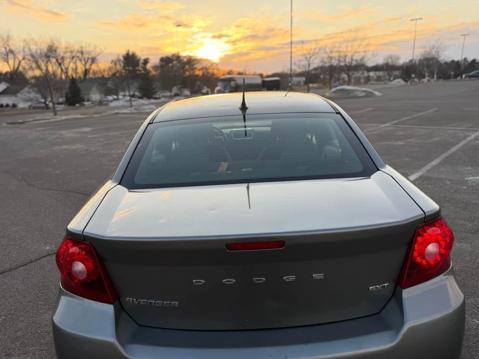 2013 Dodge Avenger Sedan - Image 4 of 11