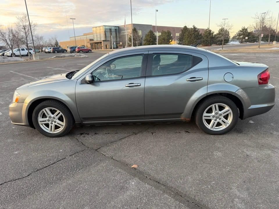 2013 Dodge Avenger Sedan - Image 5 of 11
