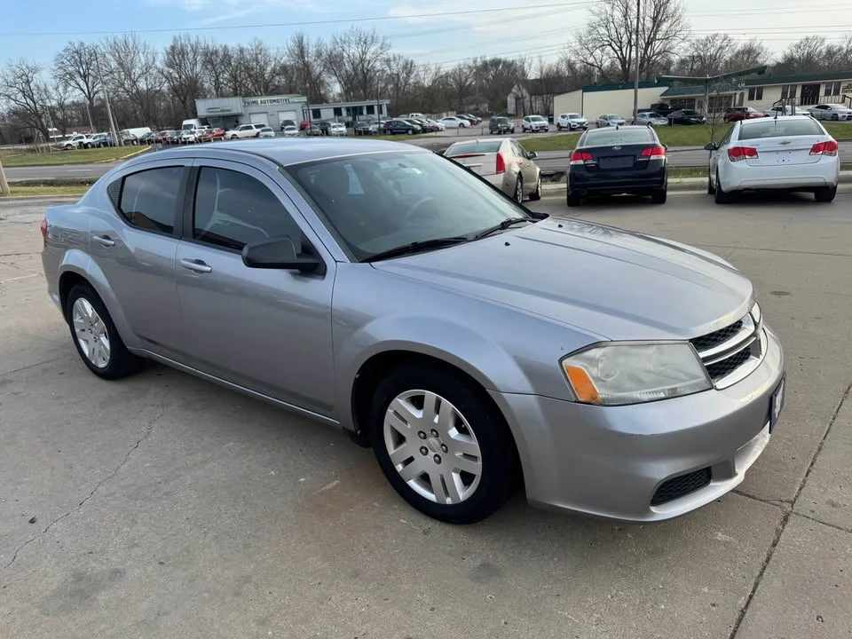 2013 Dodge Avenger Sedan - Image 2 of 13