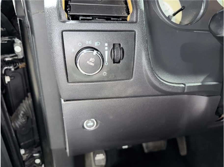 2013 Dodge Challenger 3rd Gen - Image 15 of 20