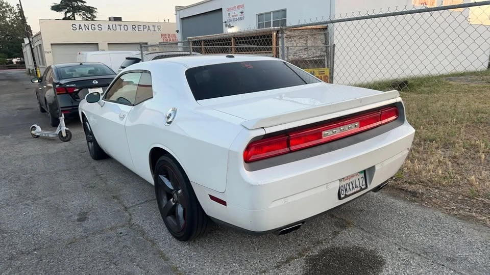 2013 Dodge Challenger 3rd Gen - Image 4 of 8