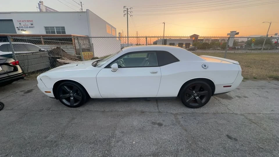 2013 Dodge Challenger 3rd Gen - Image 3 of 8