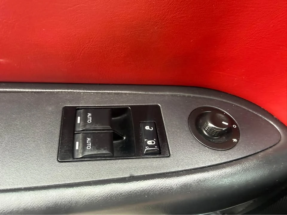 2013 Dodge Challenger 3rd Gen - Image 15 of 20